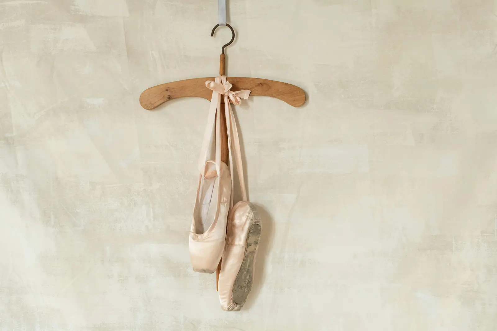 Zapatillas de ballet colgadas